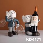 [KD4171] Botellero De Figura KAWS – Sentada (1)